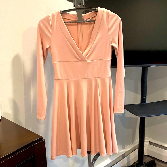 Guess Long Sleeve Dress Medium Mauve Color. Really beautiful. Used once. - Picture 2 of 11